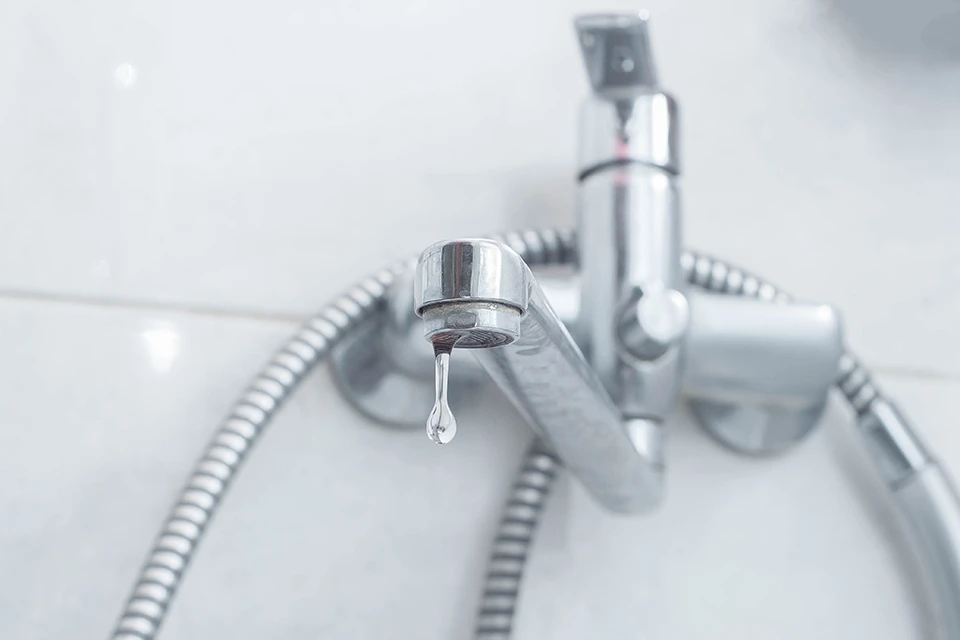 水漏れするお風呂の蛇口